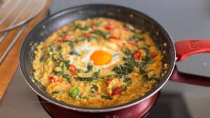 Dahl de lentilles corail à l’œuf : la recette saine, réconfortante et idéale pour le cholestérol