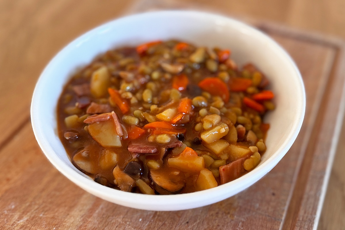 Flageolets à la paysanne mijotés avec légumes et jambon de Bayonne